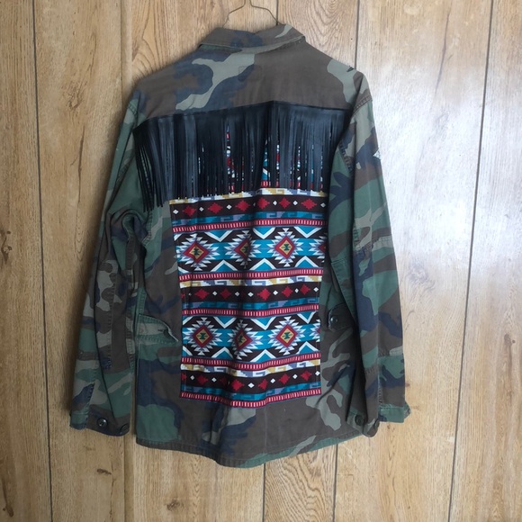 Very cute camo jacket with patches and fringe - Picture 2 of 6